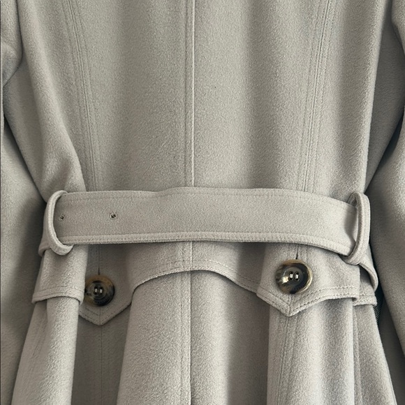Burberry Dove Gray Coat with Many Detail gorgeous color and style. - Picture 6 of 14